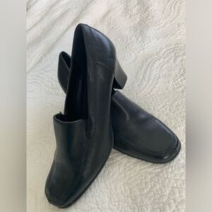 Women’s black Croft and borrow